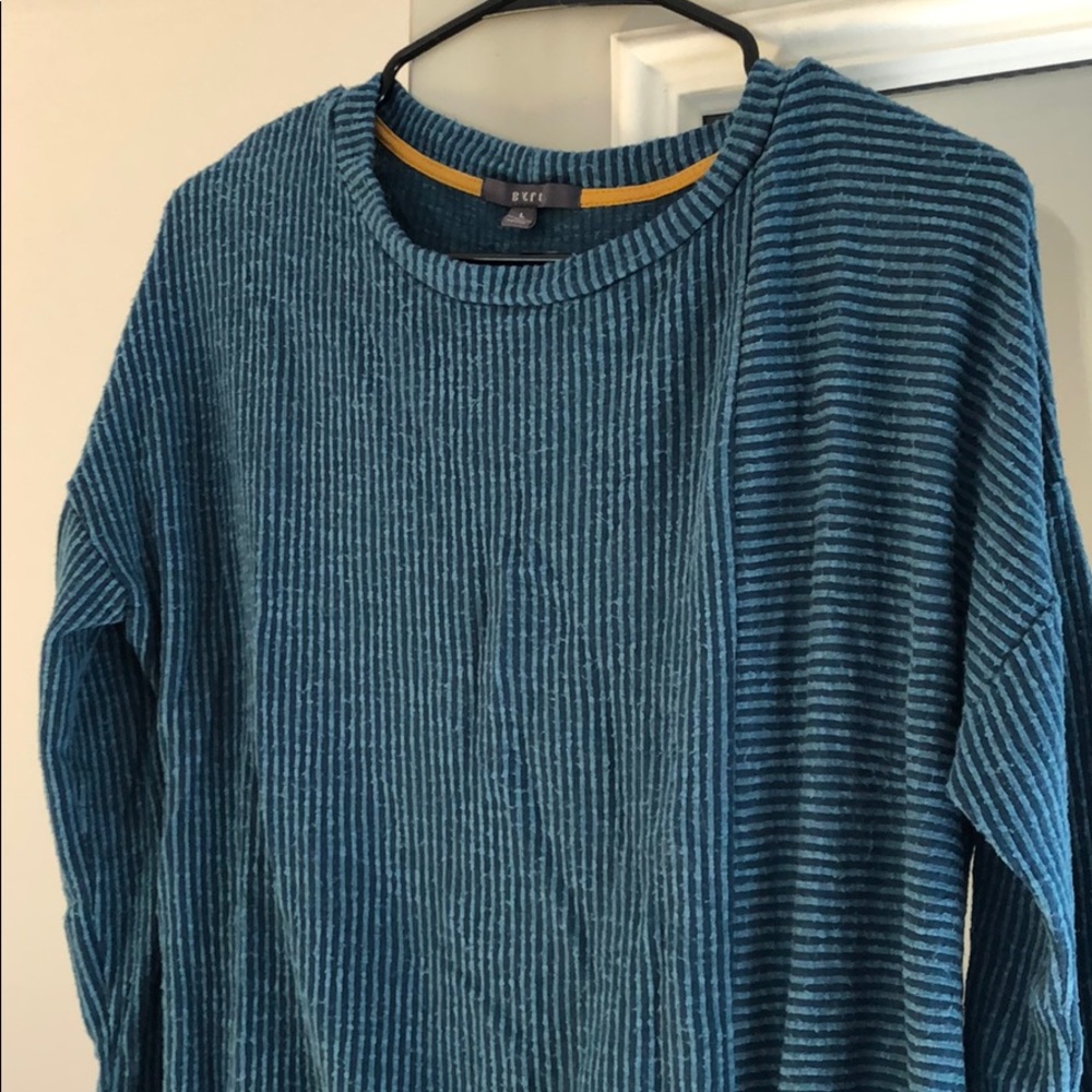 Gyft Sweater - Picture 4 of 4
